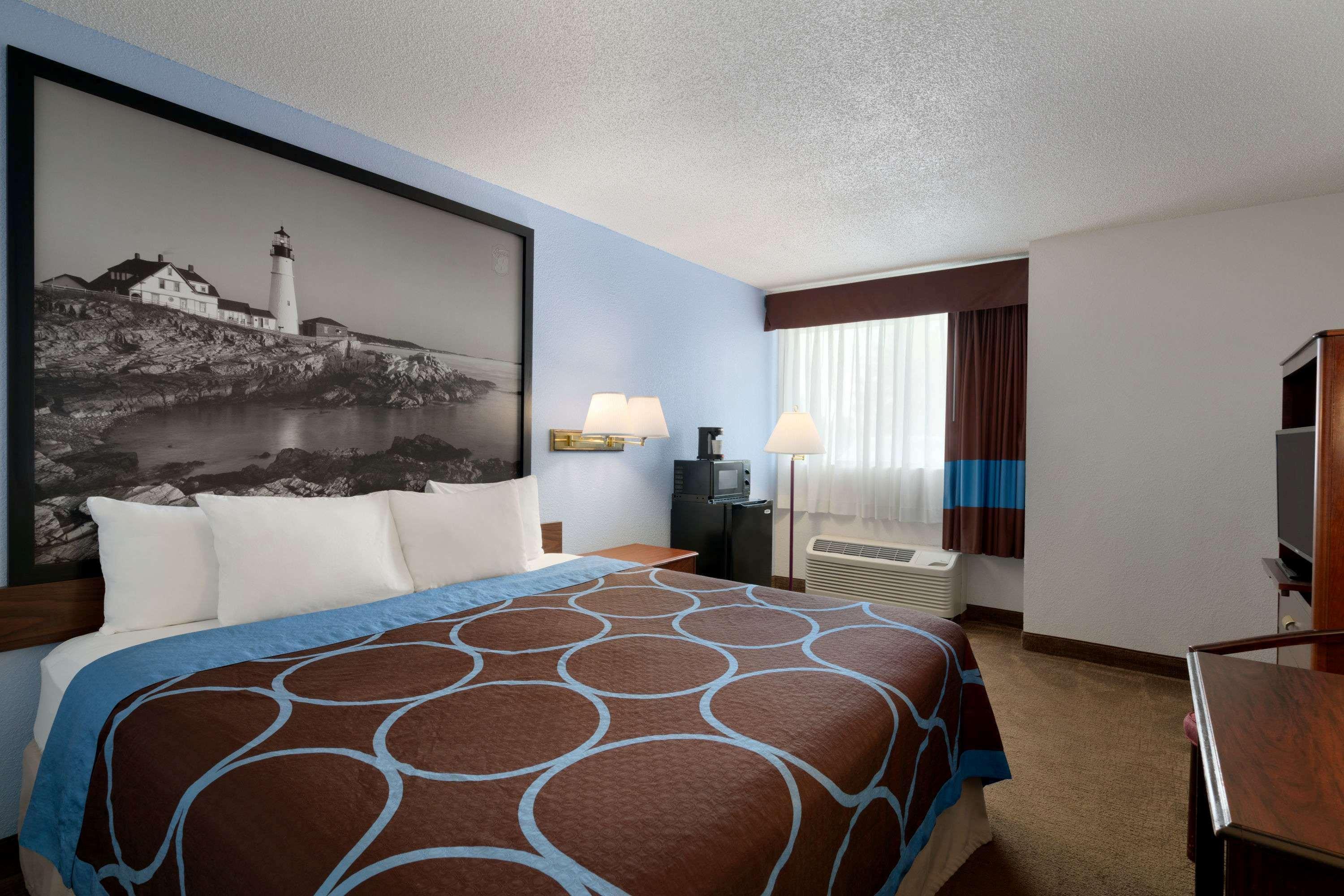 Super 8 By Wyndham Portland/Westbrook Area Hotel Exterior photo