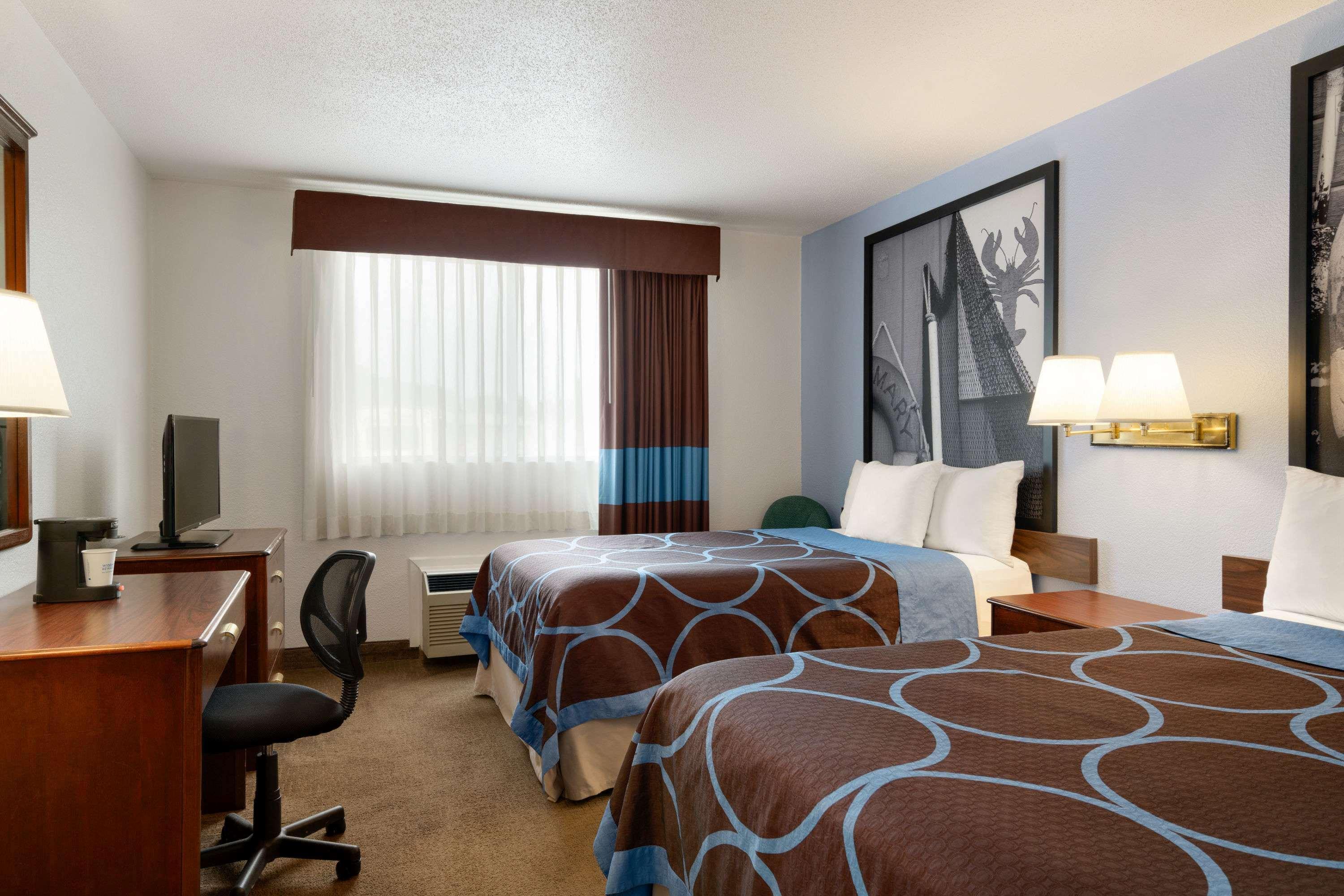 Super 8 By Wyndham Portland/Westbrook Area Hotel Exterior photo