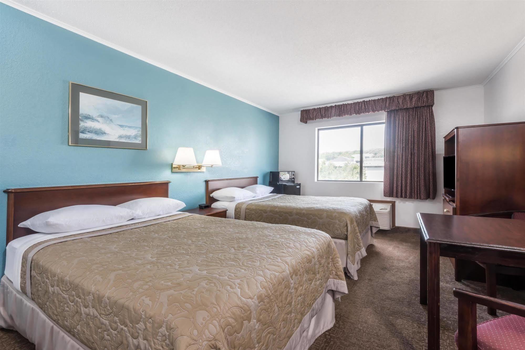 Super 8 By Wyndham Portland/Westbrook Area Hotel Exterior photo